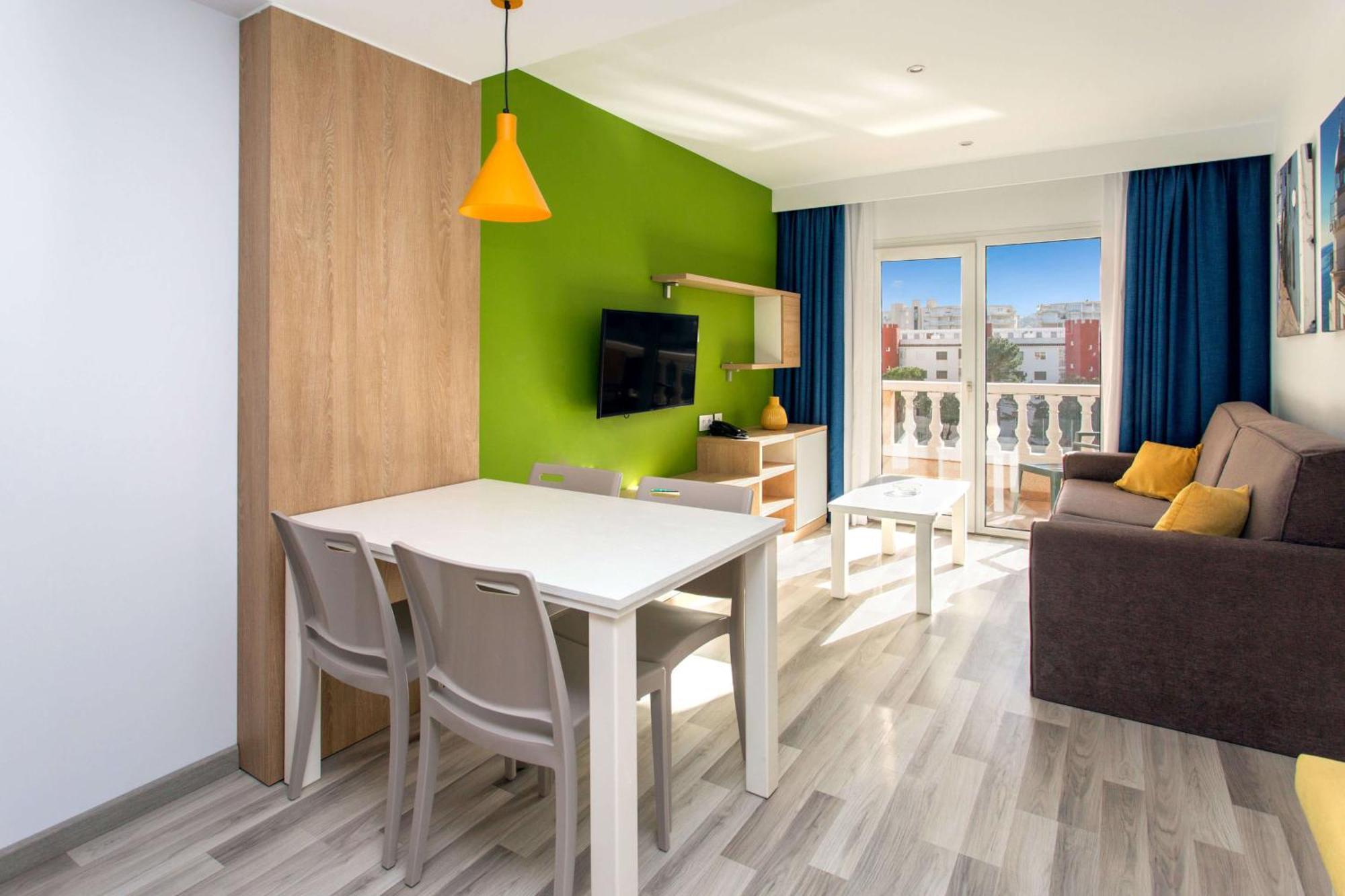 Acuasol Aparthotel 4*